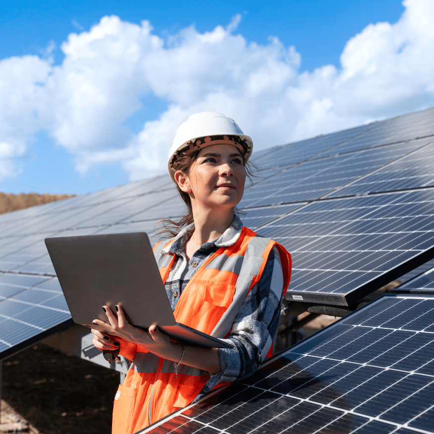 tehnicien-maintenance-panneaux-solaires-photovoltaïque-praxedo