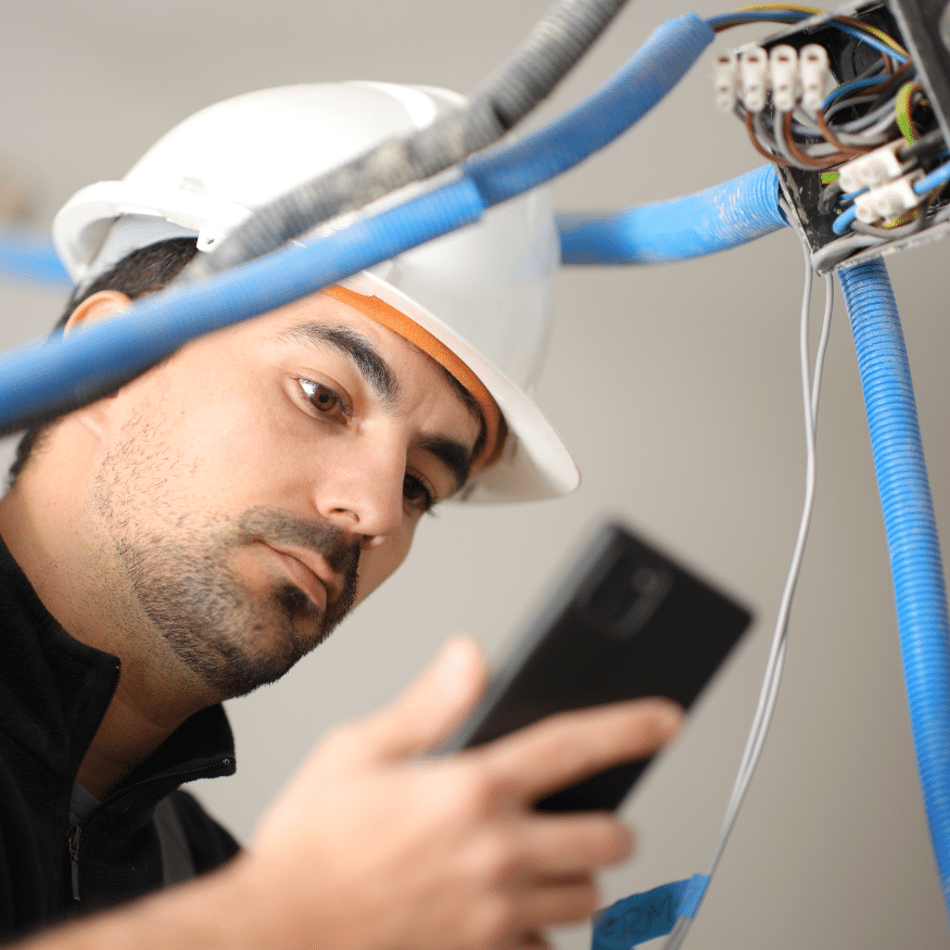application-mobile-maintenance-electrique-praxedo